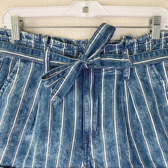 American Eagle NWT Size 4 Blue Super High-Waisted Striped Paperbag Short - Picture 3 of 14